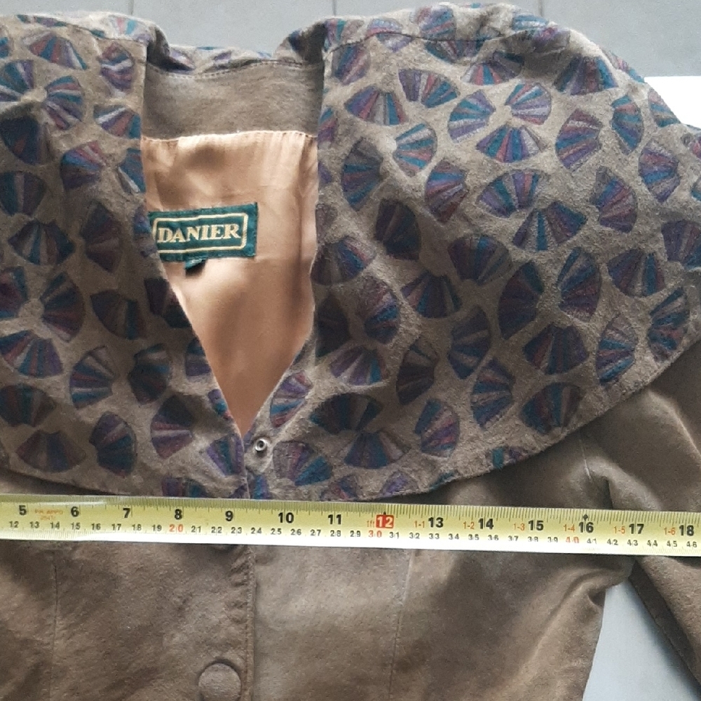 80's🤎DANIER🤎SUEDE Military Green Jacket with Attached Hand Painted Caplet SZ S - Picture 11 of 16